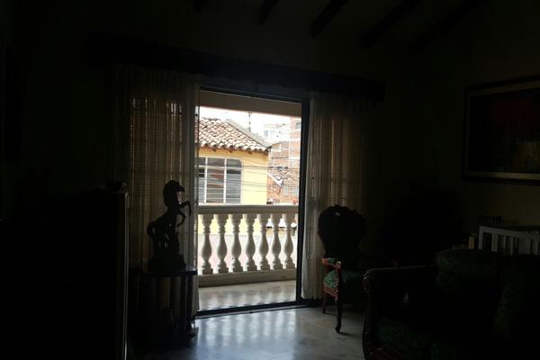 POR LA 30 SE VENDE CASA MULTIFAMILIAR