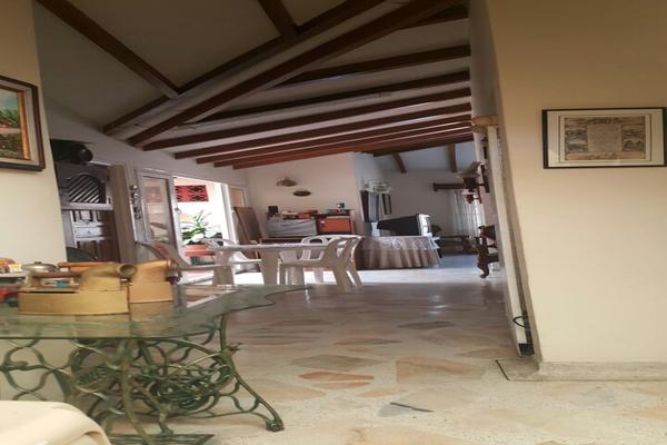 POR LA 30 SE VENDE CASA MULTIFAMILIAR