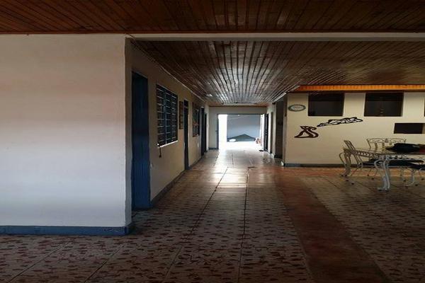 DOCE DE OCTUBRE, SE VENDE CASA GRANDE CON EXCELENTE UBICACION