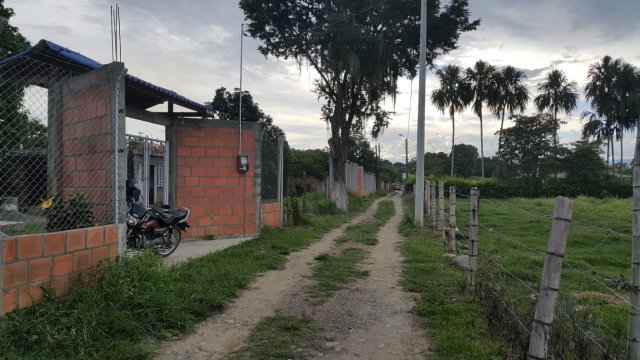 AGUACLARA, SE VENDE BODEGA COMERCIAL